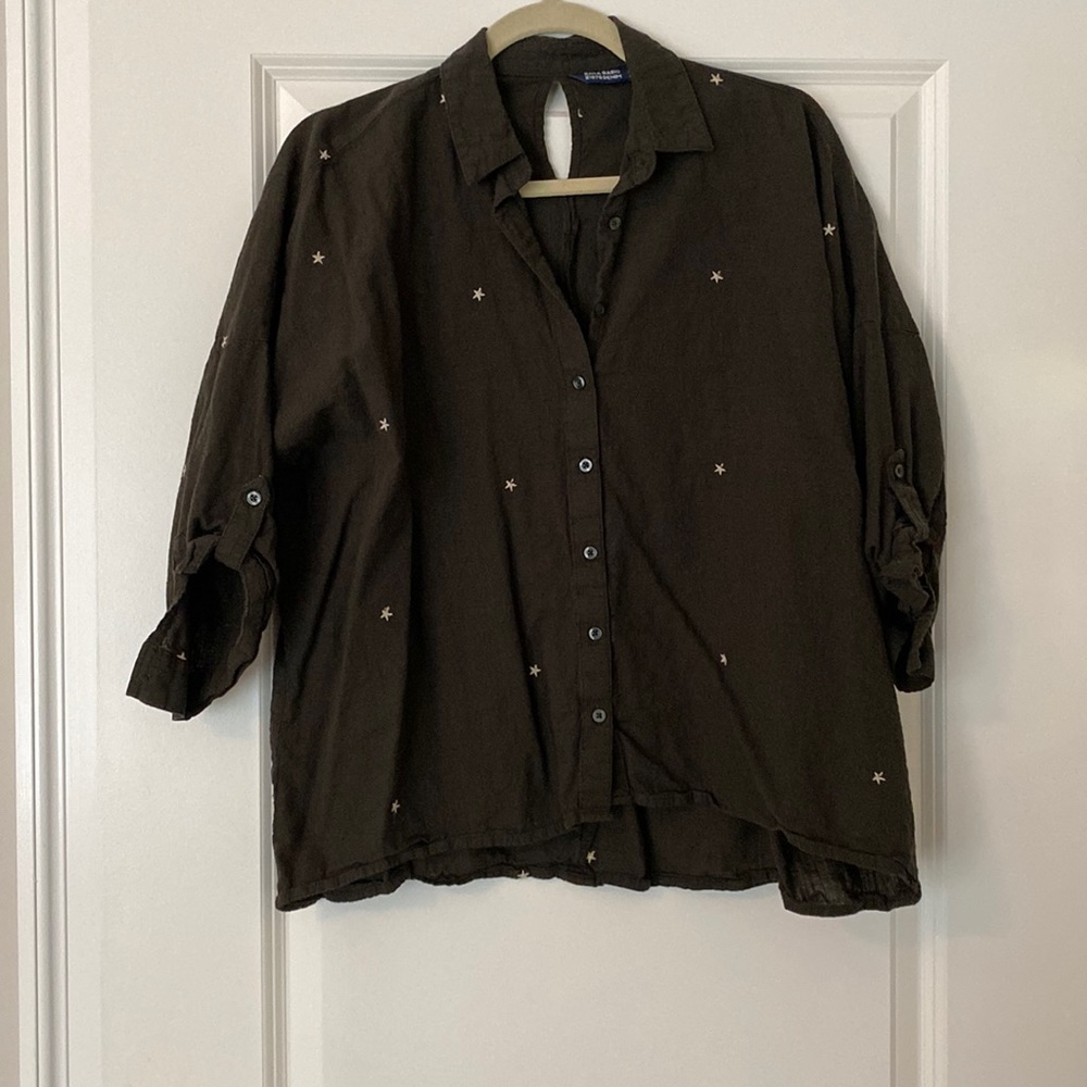 Zara forest green linen button up with embroidered stars. Size medium